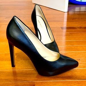 Excellent Condition Nine West Black Stilettos! Size 7